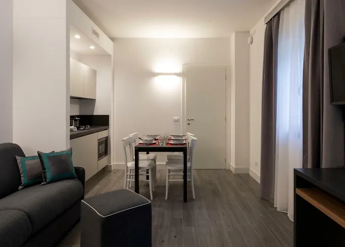 1900 게스트하우스 4*