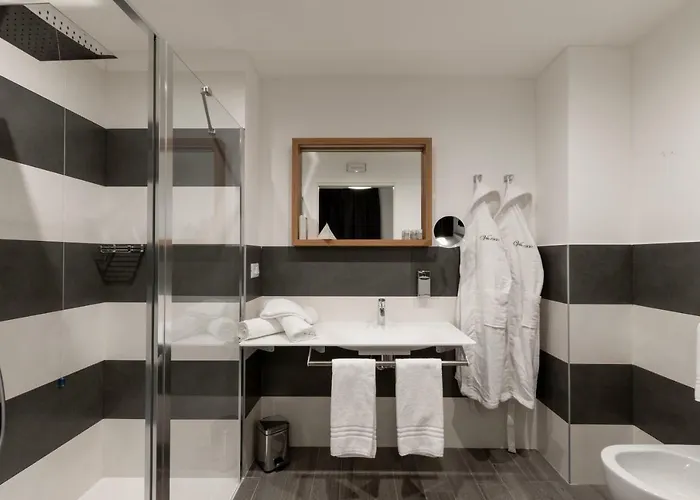 1900 게스트하우스 4*