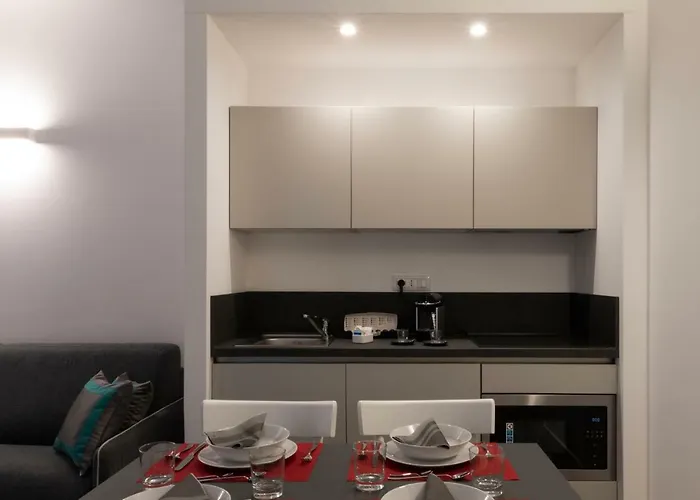 1900 게스트하우스 4*